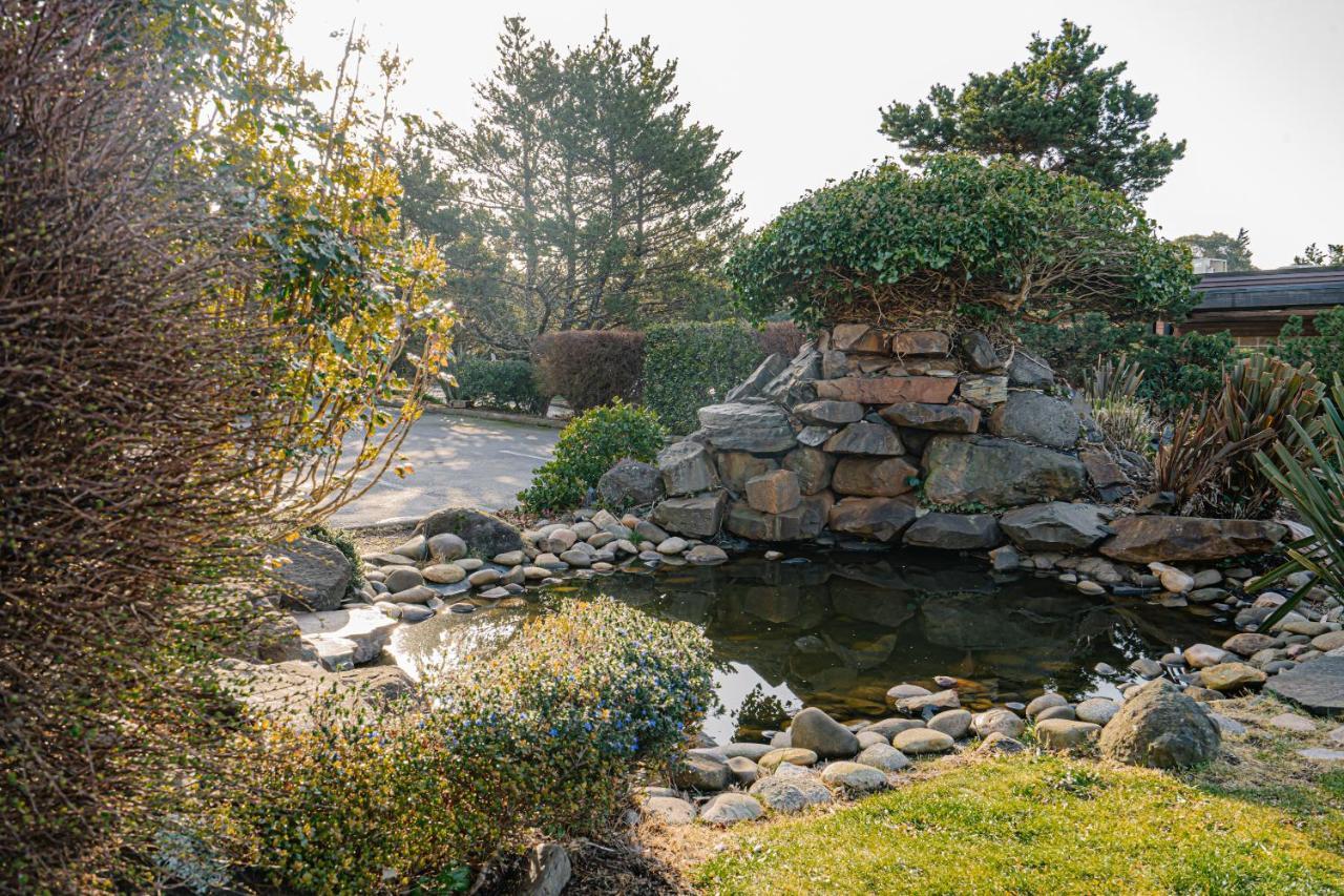The Ashley Inn & Suites Lincoln City Exteriör bild