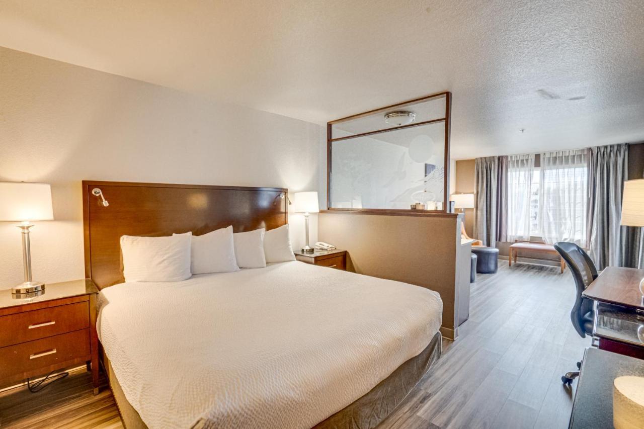 The Ashley Inn & Suites Lincoln City Exteriör bild