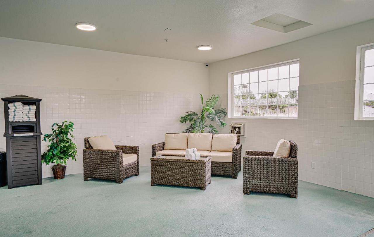 The Ashley Inn & Suites Lincoln City Exteriör bild